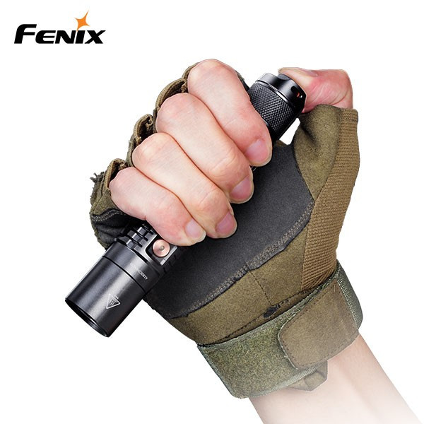 FENIX FICKLAMPA UC35 960 LUMEN